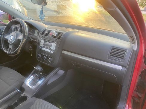 Used 2010 Volkswagen Jetta S image 9