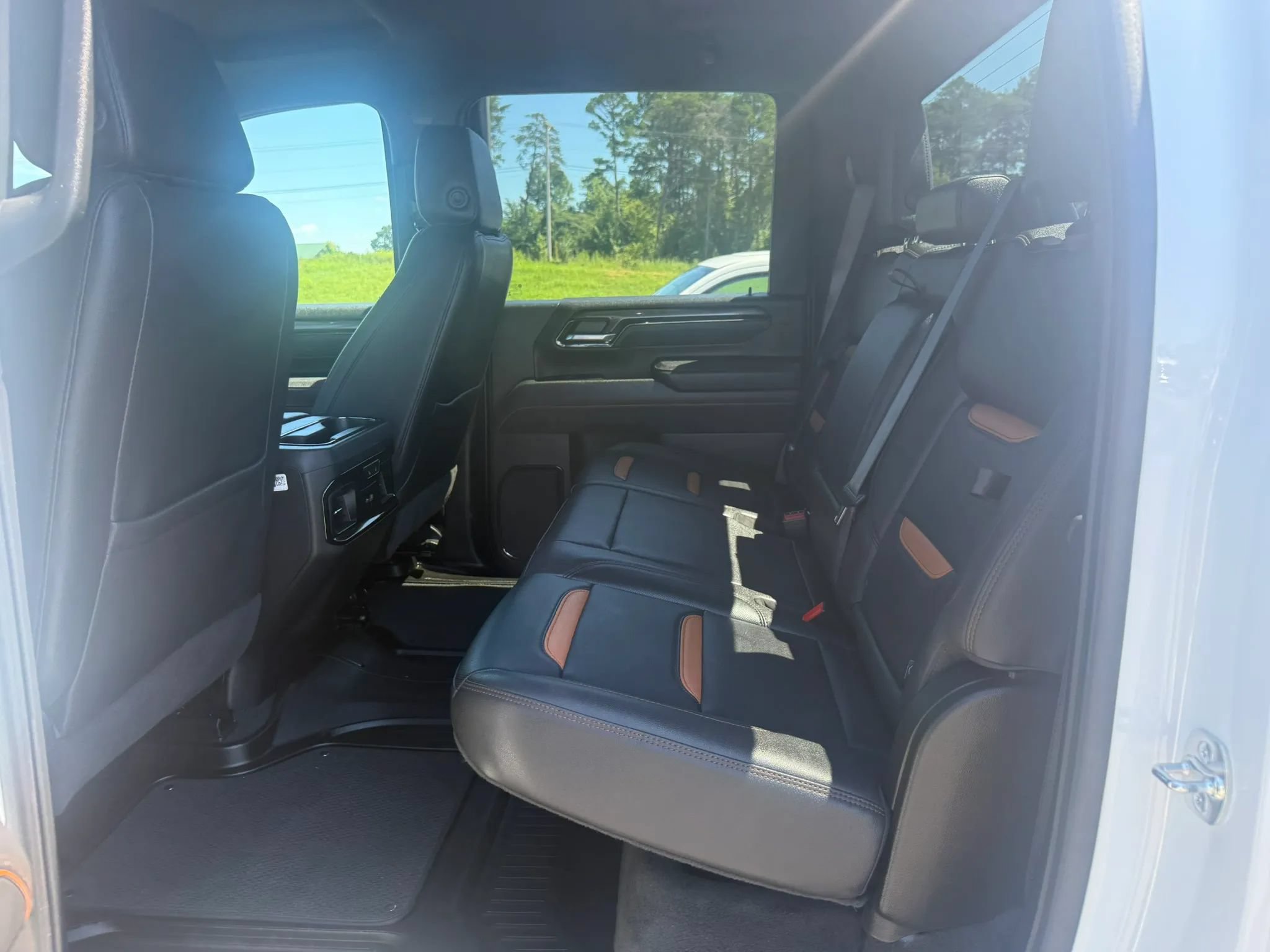 Used 2025 GMC Sierra 2500 AT4 AWD/4WD image 16