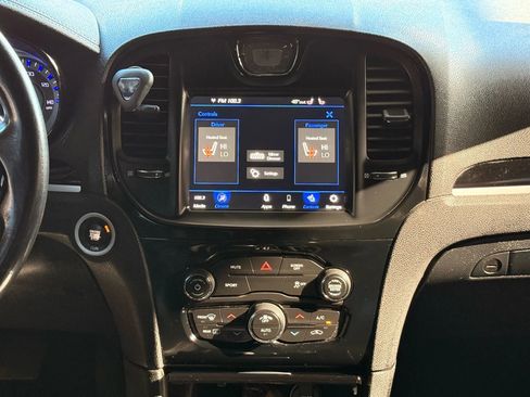 Used 2020 Chrysler 300 S image 28