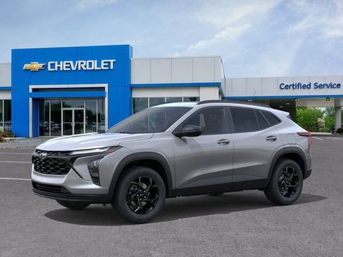 New 2026 Chevrolet Trax LT w/ Sunroof Package FWD image 2