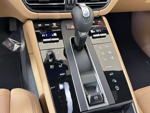 Used 2026 Porsche Macan AWD/4WD image 21