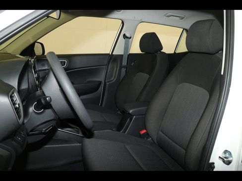 Used 2026 Hyundai Venue SE image 13