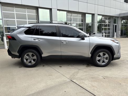 Used 2023 Toyota RAV4 LE AWD/4WD image 14