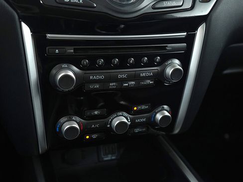 Used 2018 Nissan Pathfinder S image 25