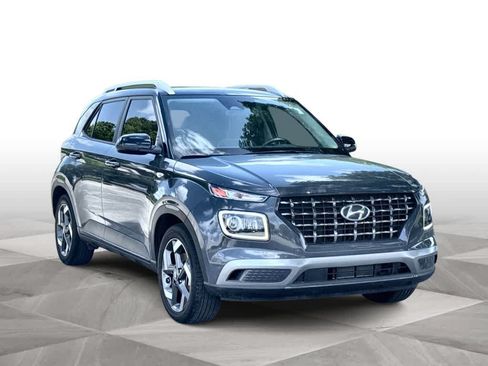 Used 2023 Hyundai Venue Limited w/ Cargo Package FWD image 2