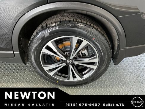 Used 2019 Nissan Rogue SV w/ Premium Package FWD image 42