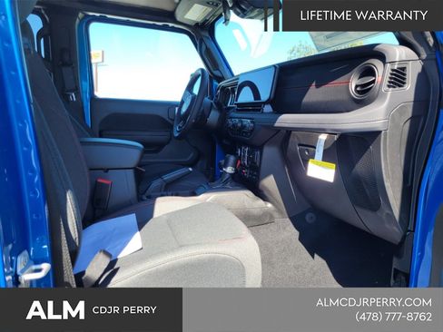 New 2025 Jeep Gladiator Rubicon AWD/4WD image 14