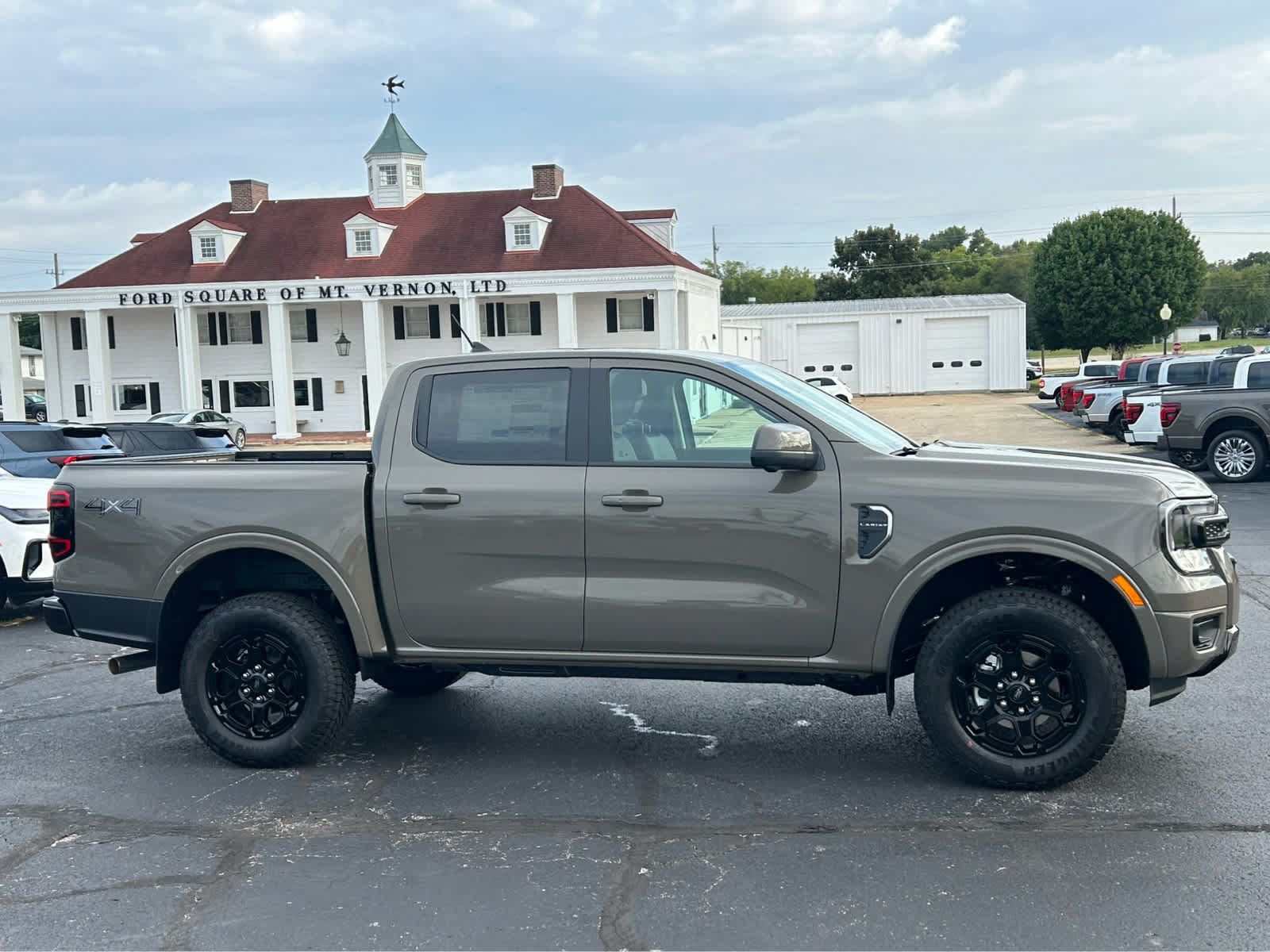 New 2026 Ford Ranger Lariat w/ Black Appearance Package AWD/4WD image 3