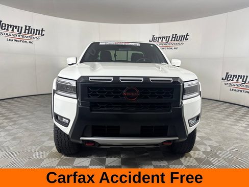 Used 2025 Nissan Frontier PRO-4X AWD/4WD image 3