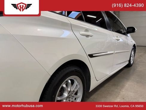 Used 2016 Toyota Prius Three image 8