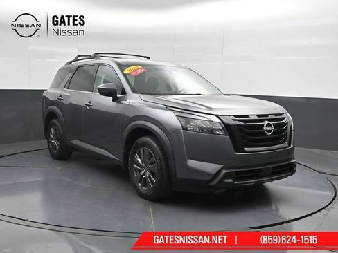 Certified 2023 Nissan Pathfinder SV w/ Black Appearance Package AWD/4WD image 4