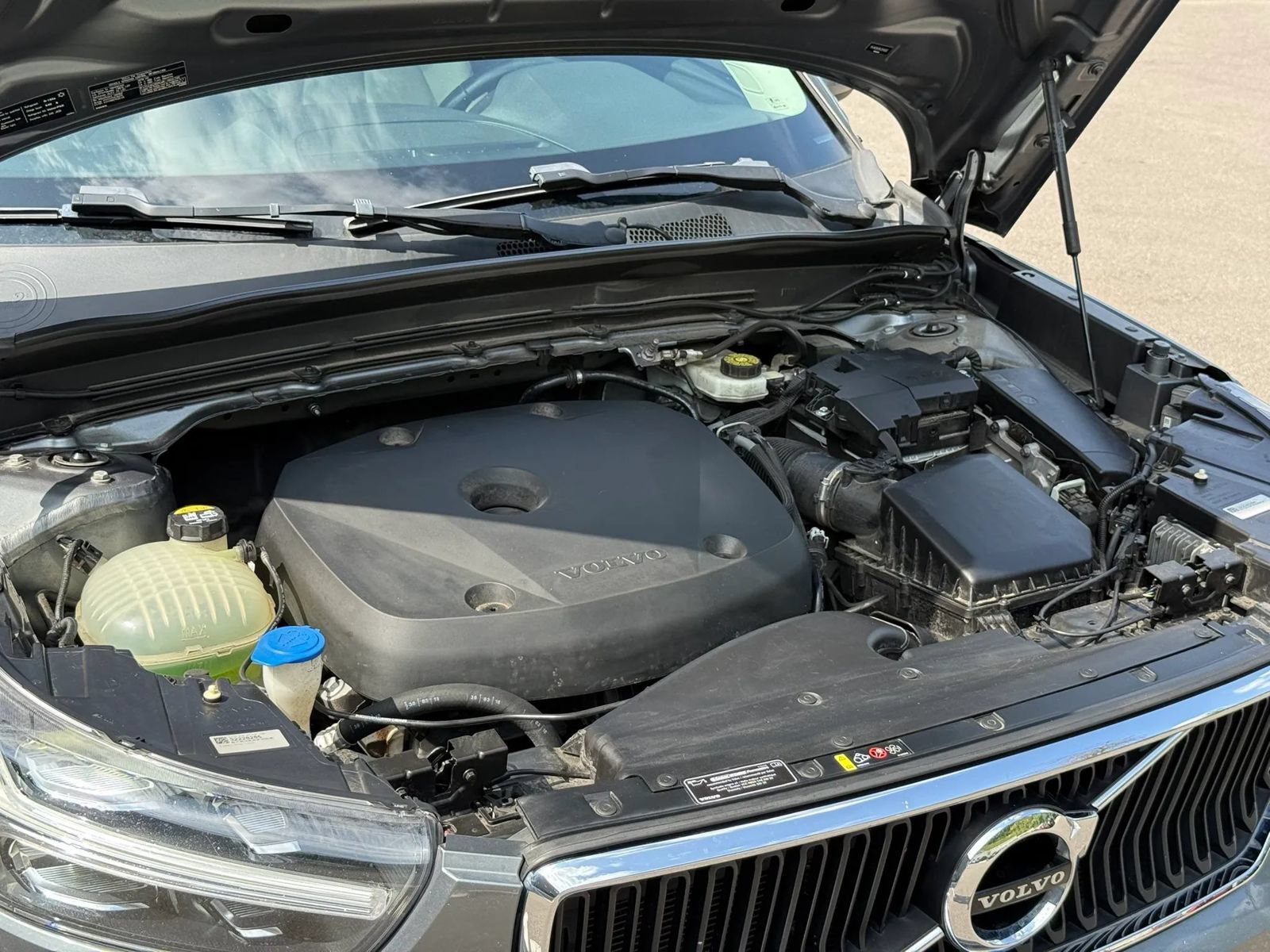 Used 2019 Volvo XC40 T5 Momentum AWD/4WD image 17