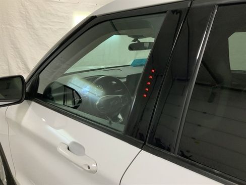 Used 2024 Ford Explorer XLT w/ Equipment Group 202A image 10