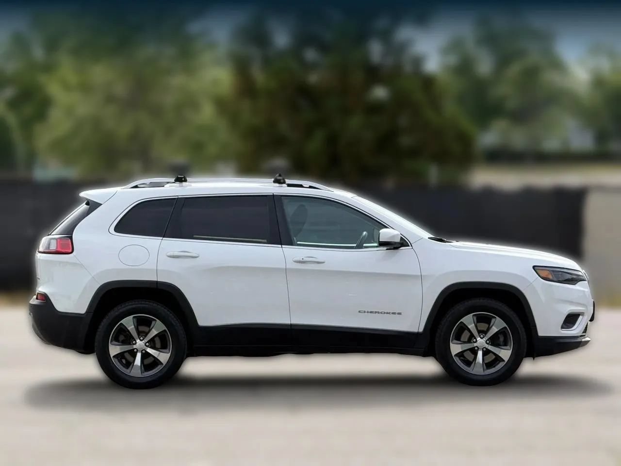 Used 2019 Jeep Cherokee Limited AWD/4WD image 7
