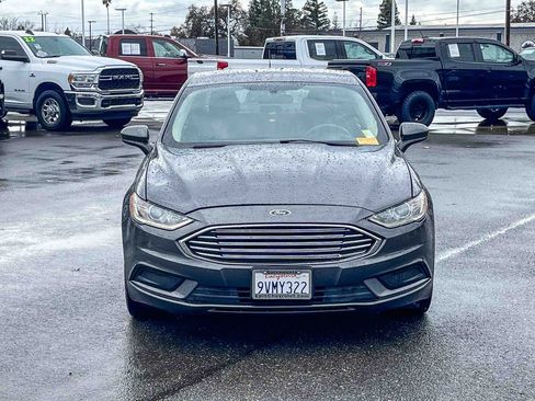 Used 2017 Ford Fusion SE w/ Fusion SE Technology Package image 6