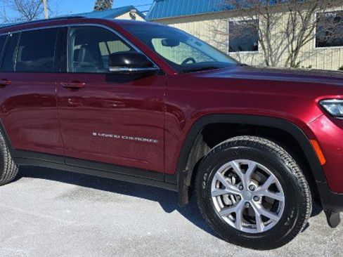 Used 2022 Jeep Grand Cherokee Limited image 1