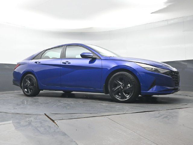 Used 2023 Hyundai Elantra SEL FWD image 29