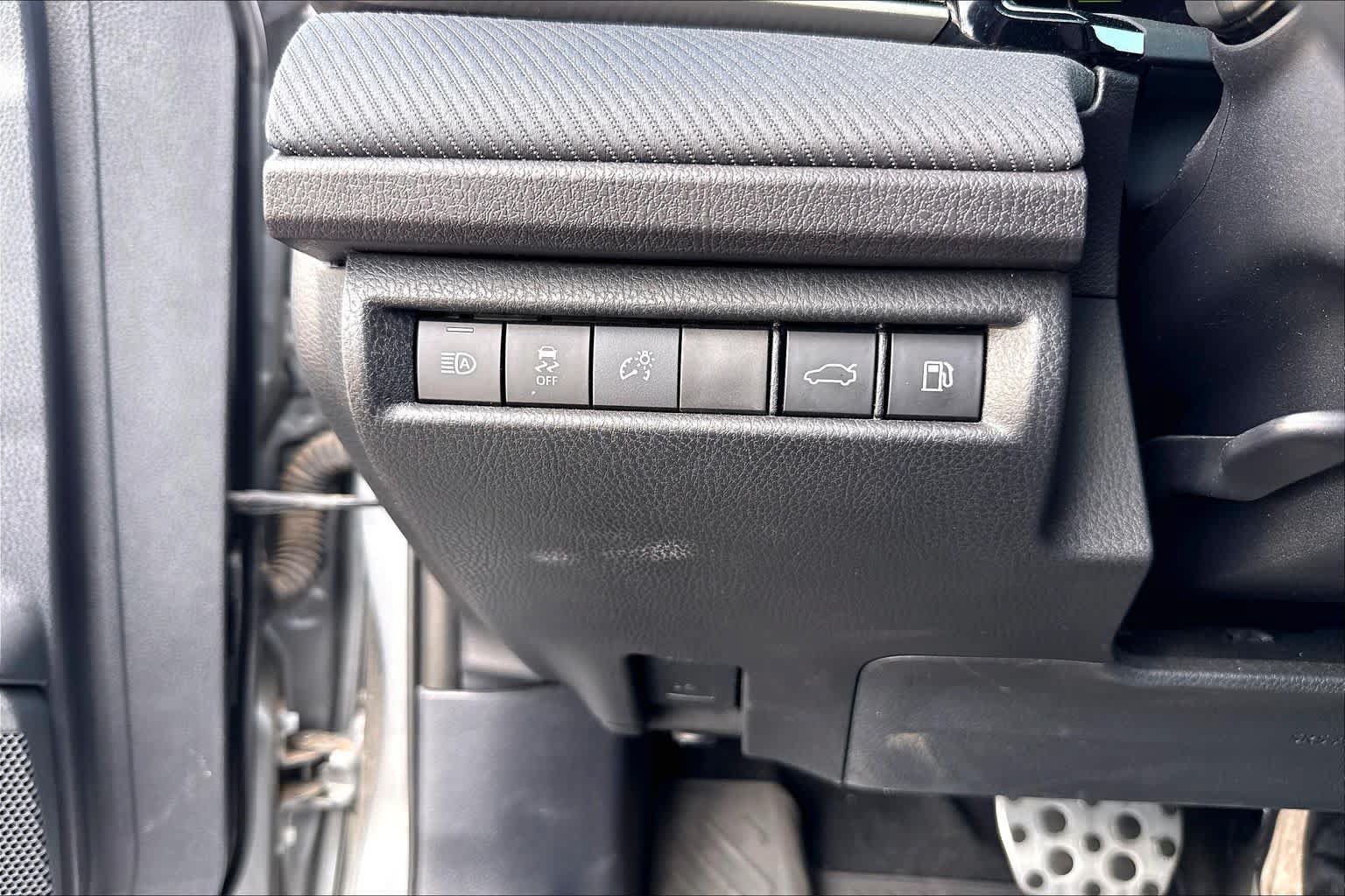 Used 2025 Toyota Camry SE FWD image 33