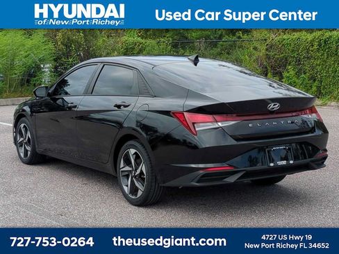 Certified 2023 Hyundai Elantra SEL w/ Convenience Package FWD image 3