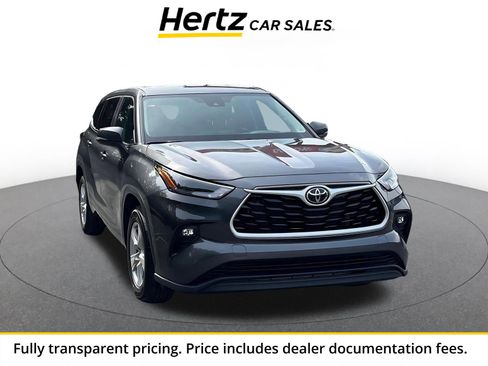Used 2025 Toyota Highlander LE FWD image 1