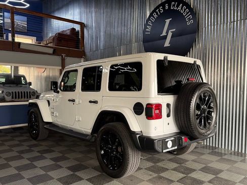 Used 2019 Jeep Wrangler Unlimited Sahara w/ Uconnect 4C Nav & Sound Group AWD/4WD image 4