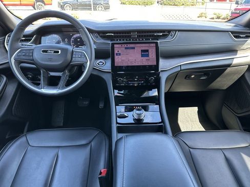 Certified 2025 Jeep Grand Cherokee Limited AWD/4WD image 10