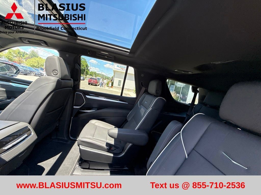 Used 2026 Cadillac Escalade Luxury AWD/4WD image 43