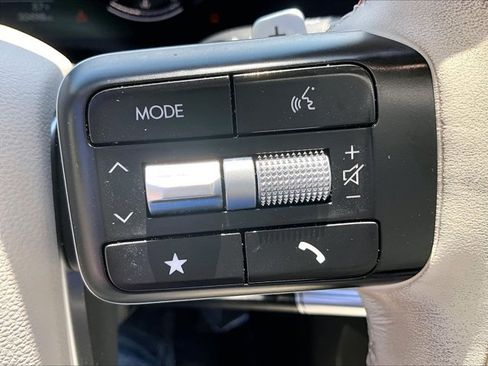 Used 2025 Hyundai Santa Fe SE FWD image 20