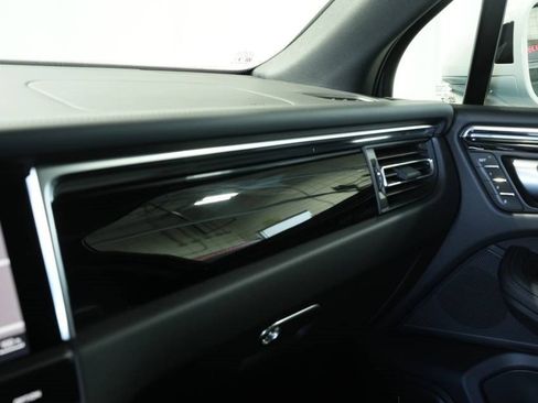 New 2026 Porsche Macan image 35