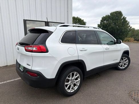 Used 2016 Jeep Cherokee Latitude FWD image 3