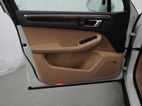 Used 2023 Porsche Macan image 41