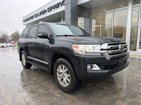 Used 2021 Toyota Land Cruiser image 2