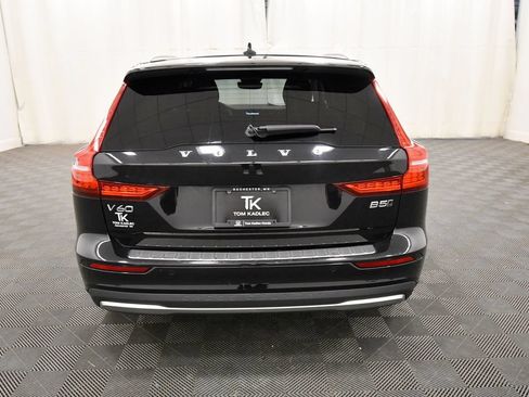 Used 2025 Volvo V60 B5 Cross Country Plus AWD/4WD image 6