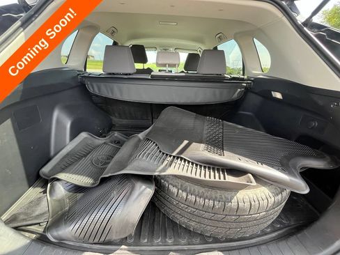 Used 2022 Toyota RAV4 XLE AWD/4WD image 31