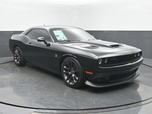 Used 2022 Dodge Challenger R/T Scat Pack RWD image 7
