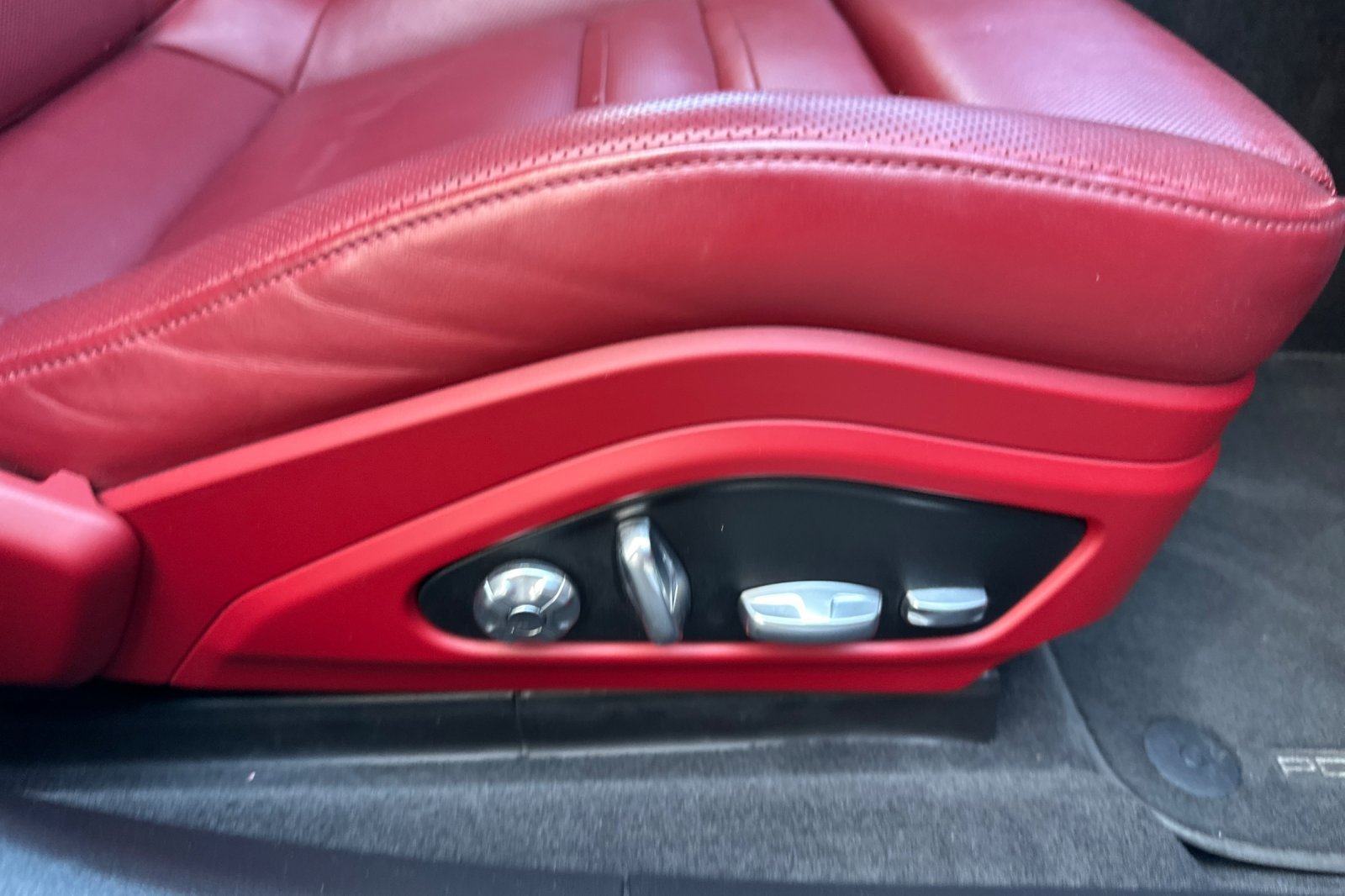 Used 2019 Porsche Panamera 4 AWD/4WD image 22