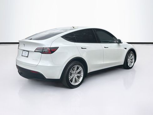 Used 2023 Tesla Model Y AWD image 5