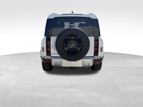 Used 2024 Land Rover Defender 110 S image 4