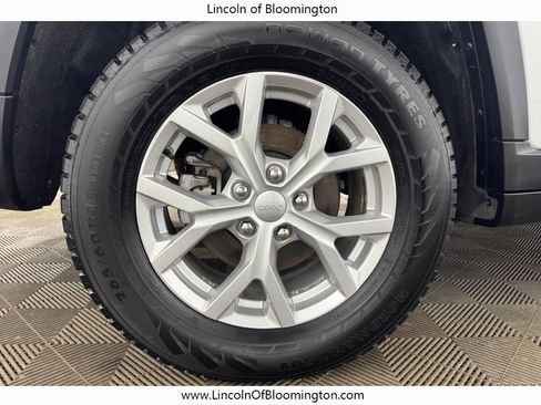Used 2023 Jeep Grand Cherokee Limited AWD/4WD image 23