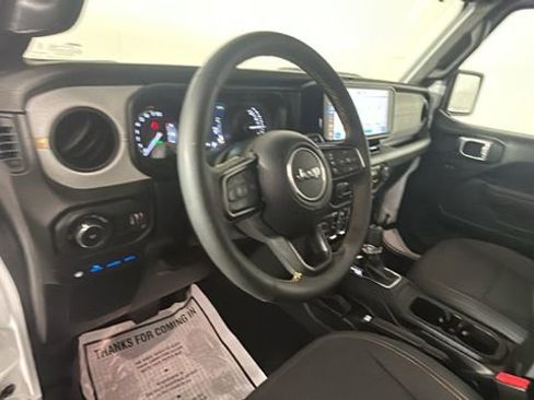 Used 2024 Jeep Wrangler Unlimited w/ Convenience Group AWD/4WD image 13