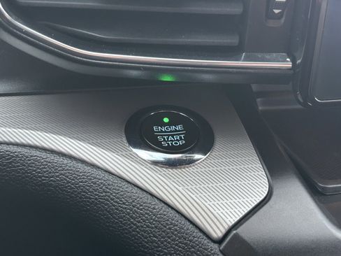 Used 2020 Ford Explorer XLT w/ Equipment Group 202A image 5