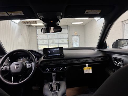 Used 2025 Honda HR-V Sport image 18