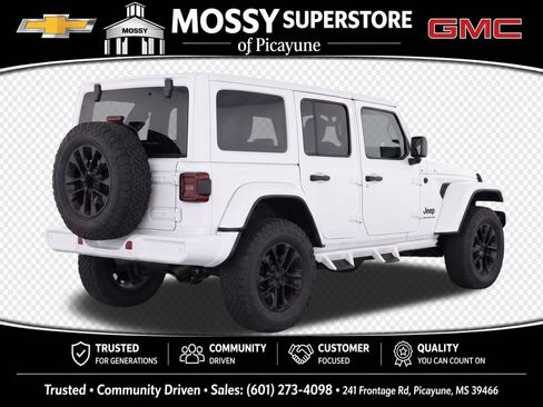 Used 2023 Jeep Wrangler Unlimited Sahara AWD/4WD image 4