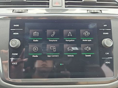 Certified 2023 Volkswagen Tiguan SE R-Line FWD image 22