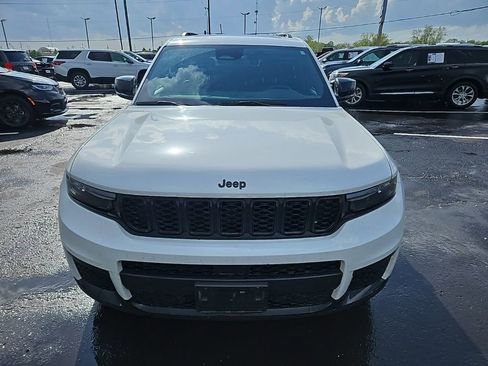 Used 2023 Jeep Grand Cherokee L Laredo image 4