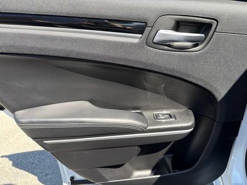 Used 2019 Chrysler 300 S RWD image 43