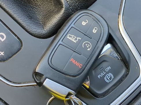 Certified 2020 Jeep Cherokee High Altitude AWD/4WD image 33