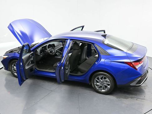 Used 2024 Hyundai Elantra SEL image 39