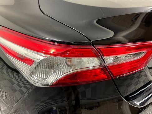 Used 2018 Toyota Camry LE w/ Convenience Package FWD image 22