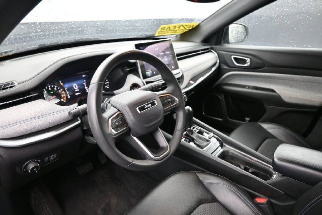 Used 2024 Jeep Compass Latitude AWD/4WD image 19